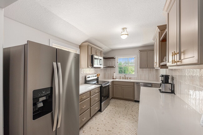 Building Photo - 4302 W 77th Terrace