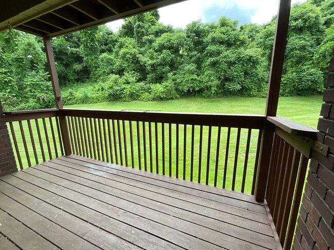 Building Photo - Large 2 bedroom rental with HEAT & HOT WAT...
