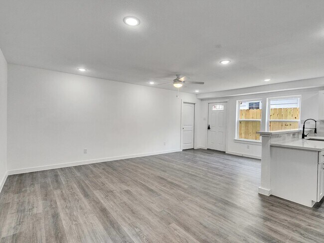 Foto del edificio - 8108 De Priest St