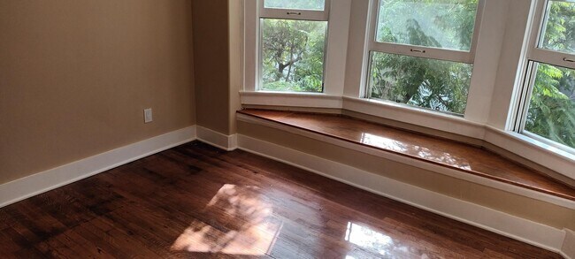 Dormitorio 1 - 420 Ash St