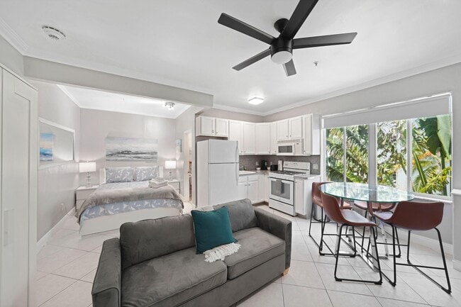 Building Photo - 3710 Collins Ave