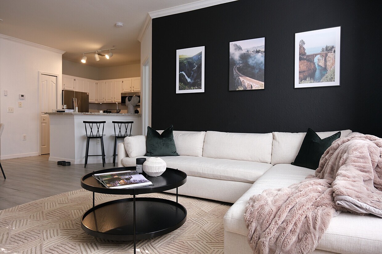 Living Area - 2923 Shadow View Cir