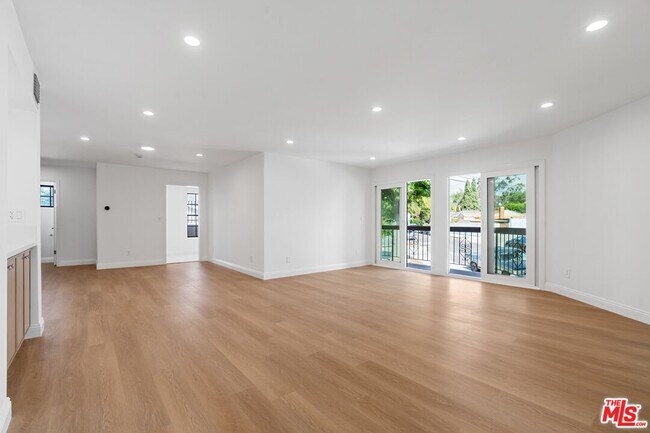 Foto del edificio - 2541 Stoner Ave