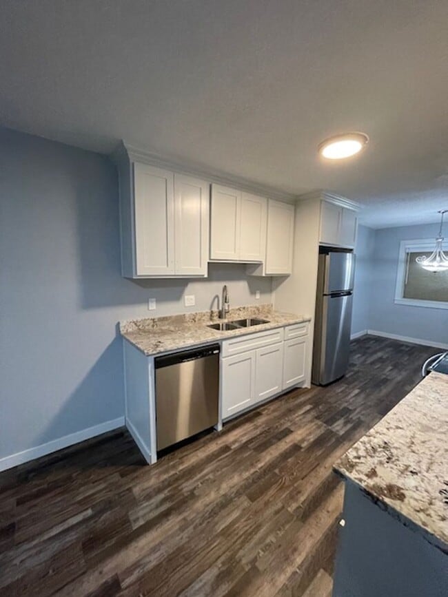 Building Photo - Fully Renovated 3BD/2.5BA Urban Retreat with Garage, Fireplace & Private Patio – SE Portland!