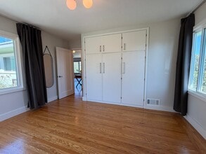 Building Photo - 2574 Oliver Ave