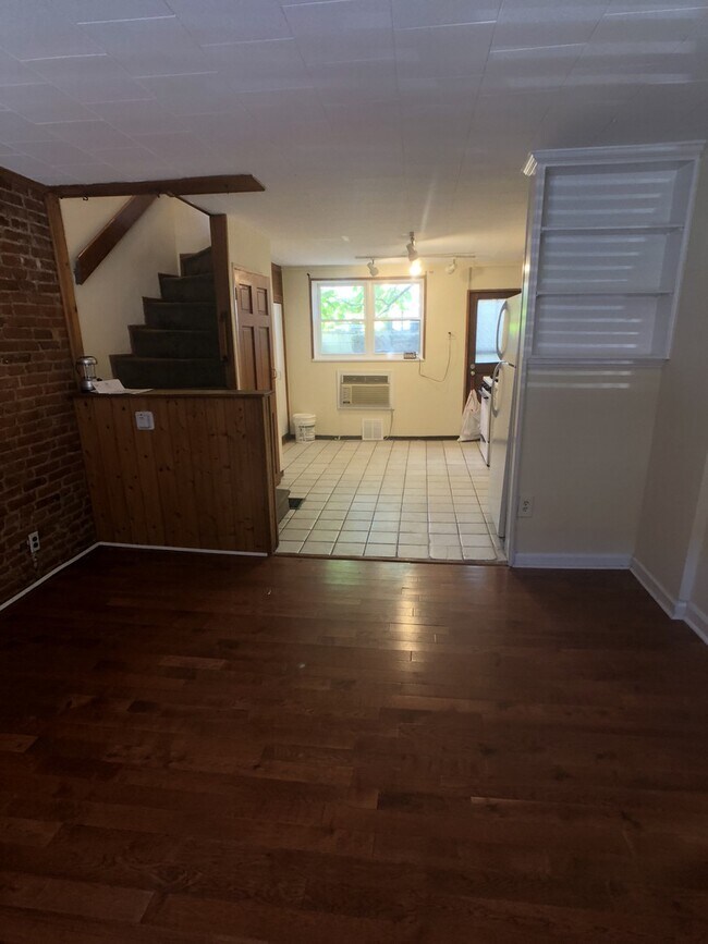 Building Photo - Well-maintained Passyunk Square 2 Bedroom Home! W/D! Yard!