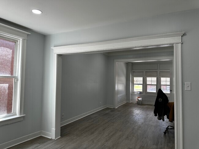 Building Photo - 7621 S Eberhart Ave