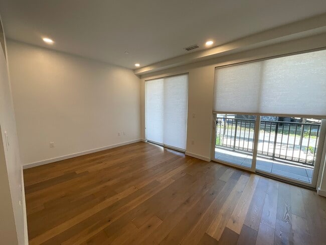 Building Photo - 97 Elmwood St