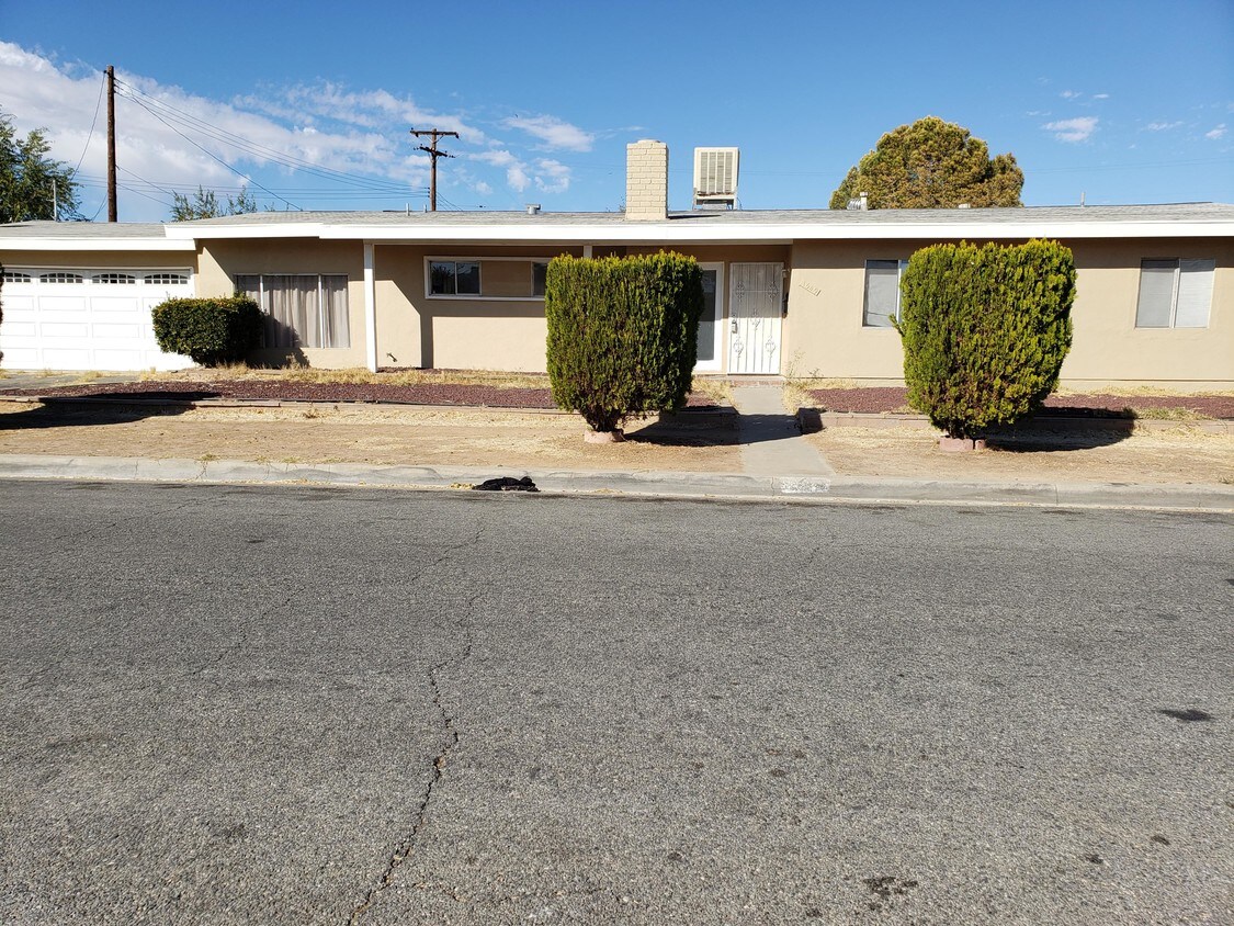 1549 E Ave Q11, Palmdale, CA 93550 House Rental in Palmdale, CA