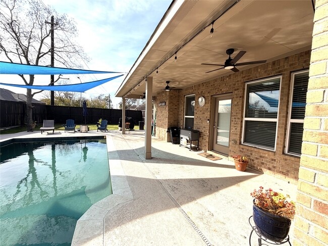 Building Photo - 111 Mdw Rdg Wy