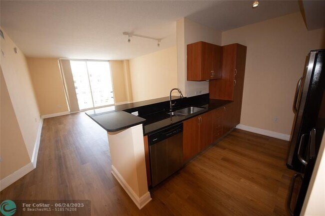Foto del edificio - 2775 NE 187th St