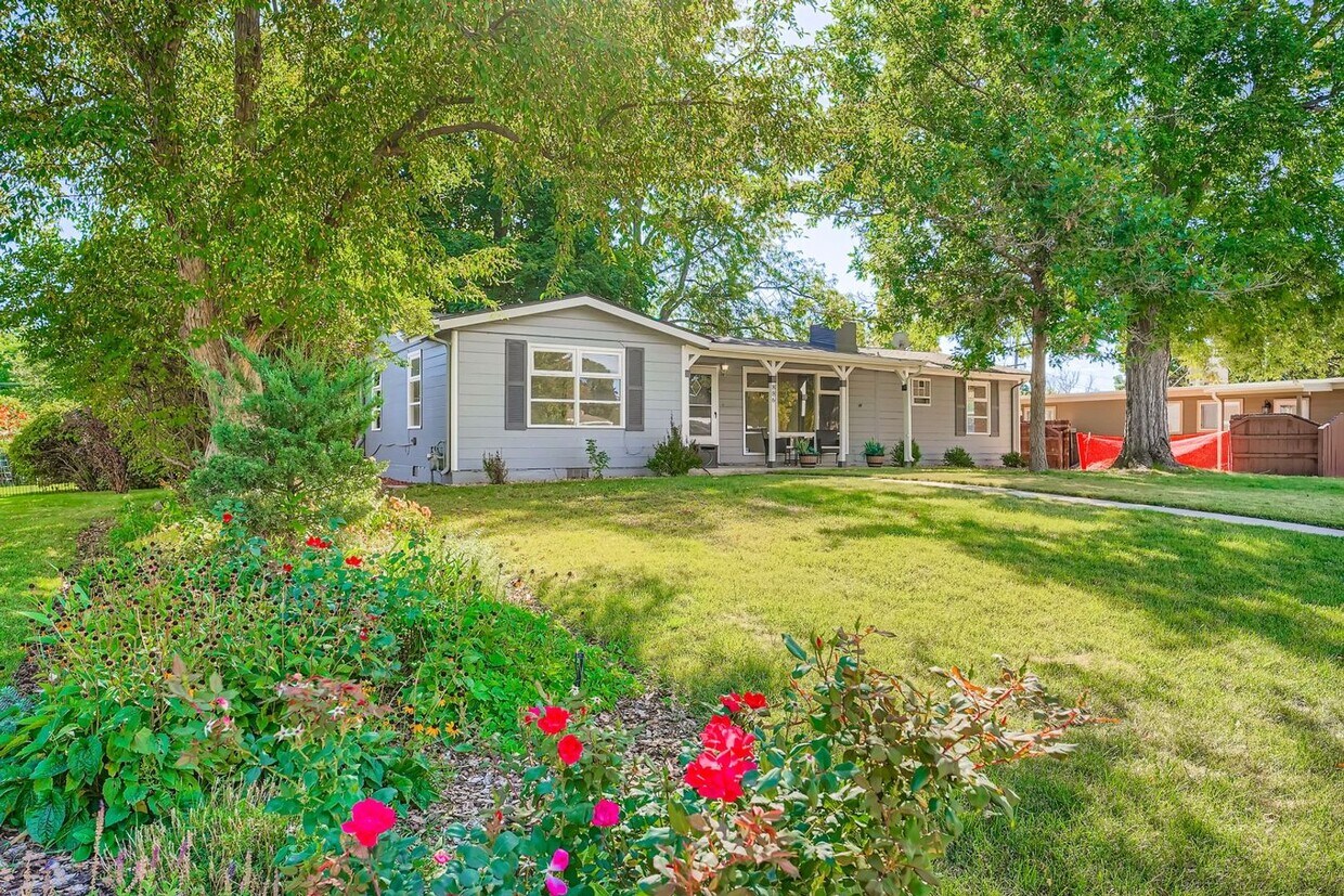 Foto principal - Charming Ranch Home with Spacious Yard and...