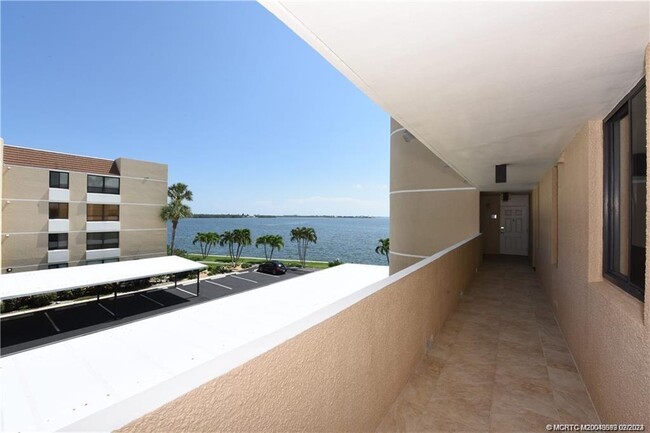 Foto del edificio - 3442 NE Causeway Blvd