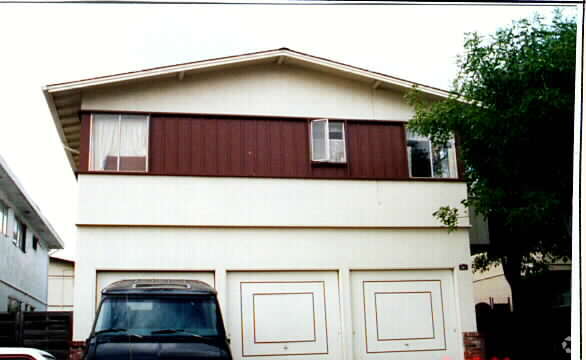 Building Photo - 501 Serra Dr