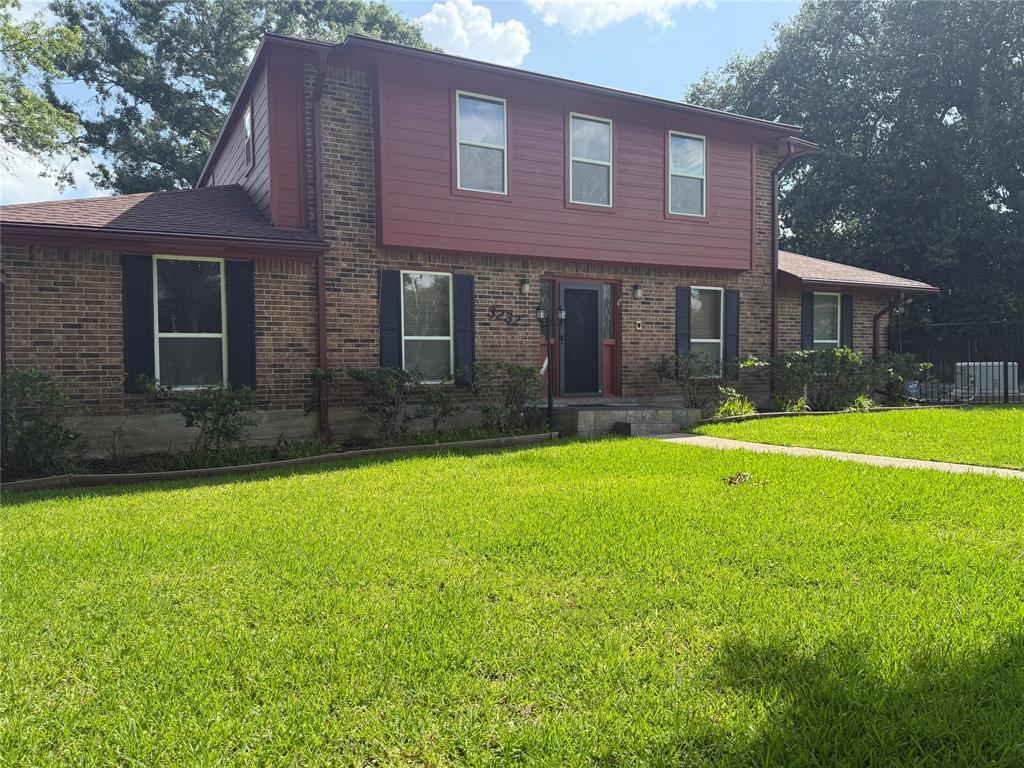 Foto principal - 3232 Parkwood Dr
