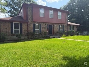 Building Photo - 3232 Parkwood Dr