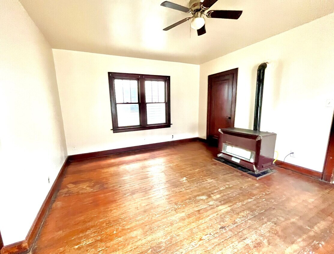 Foto del edificio - 213 E Oregon St