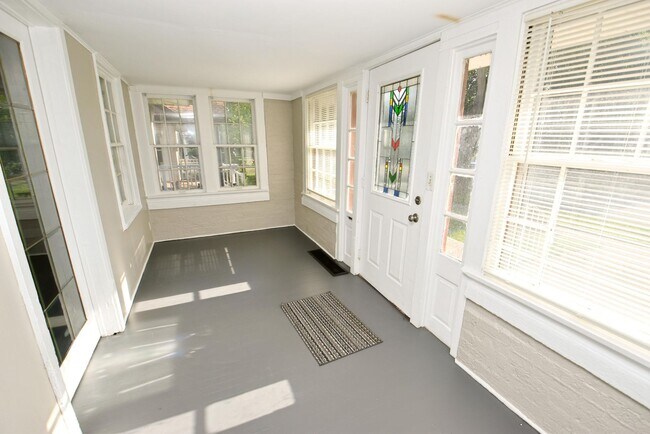Foto del edificio - 2 bedroom 1 bath home in South Bend IN
