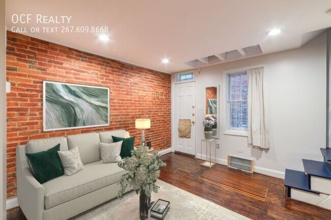 Foto del edificio - Two Bed Queen Village Home