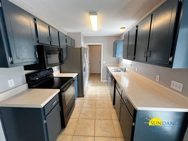 Foto del edificio - Renovated  5 Bedroom Home located on a cul...