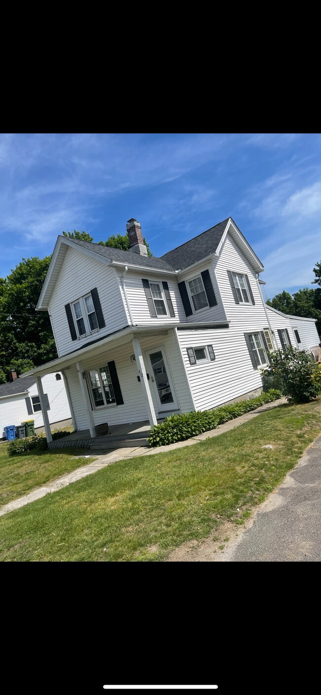 Jardín delantero - 412 Pearl Lake Rd