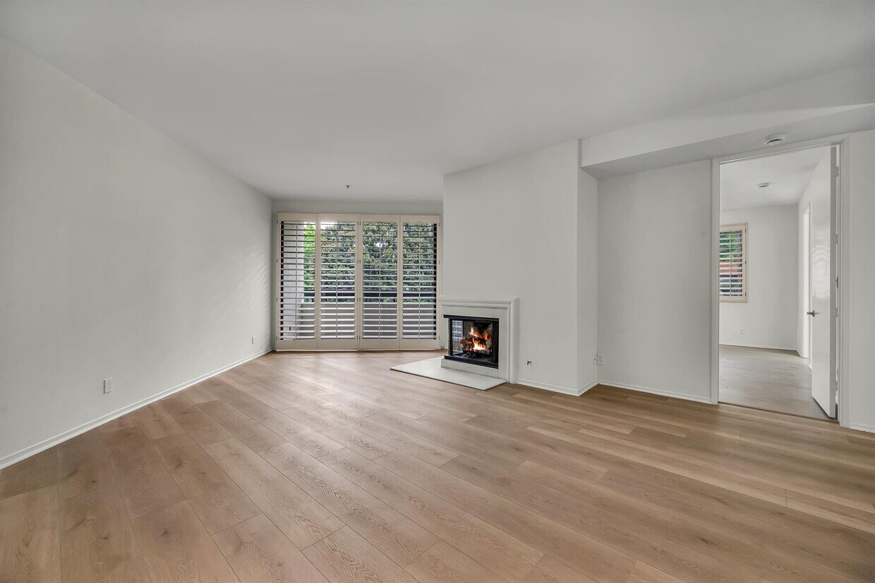 Foto principal - 2131 Century Park Ln