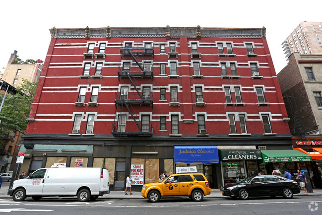 Building Photo - 133 E 84th St