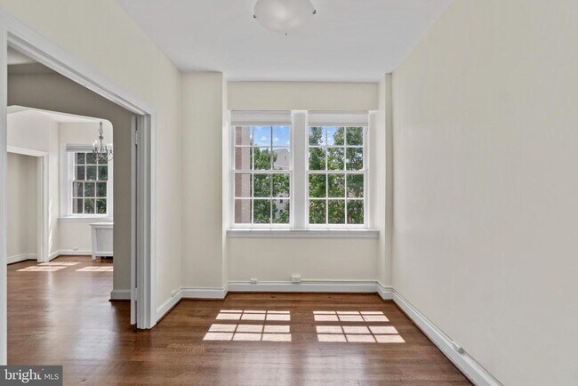 Foto del edificio - 2737 Devonshire Pl NW