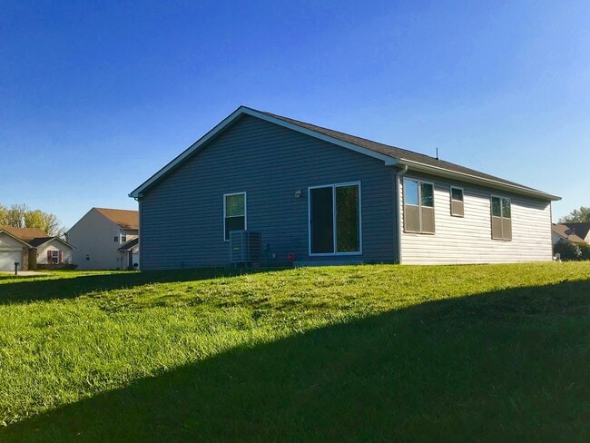 Building Photo - Gorgeous 4-Bedroom Ranch in a Peaceful Cul...