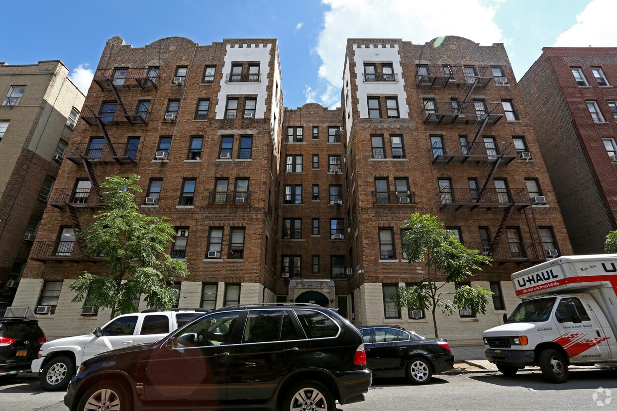 Foto del edificio - 579-585 W 204th St
