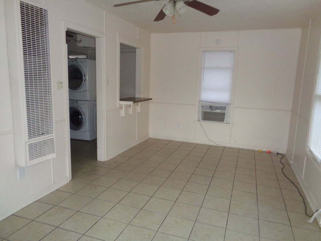 Building Photo - Studio Apartment Near ACU