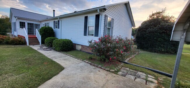 Foto del edificio - 338 Hicks Farm Rd