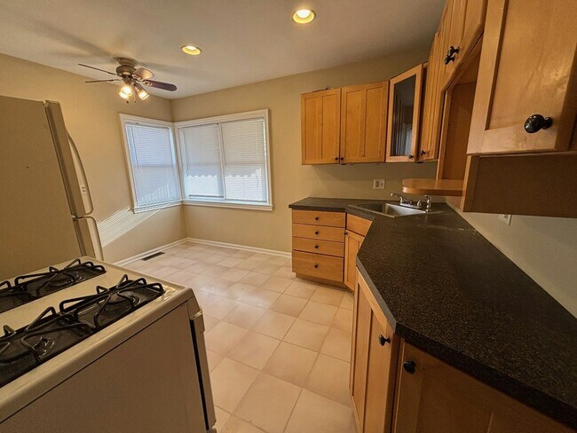 Building Photo - 16784 Toepfer Dr