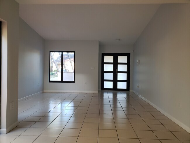 Foto del edificio - 17351 NW 66th Pl