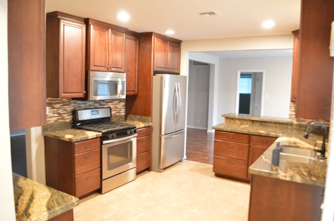 Foto del edificio - 8221 E Windsor Ave