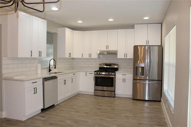 Foto del edificio - 16111 Stags Leap Dr