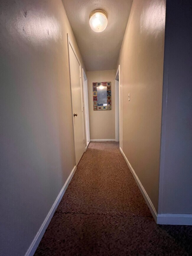 Building Photo - 207 Samoset St