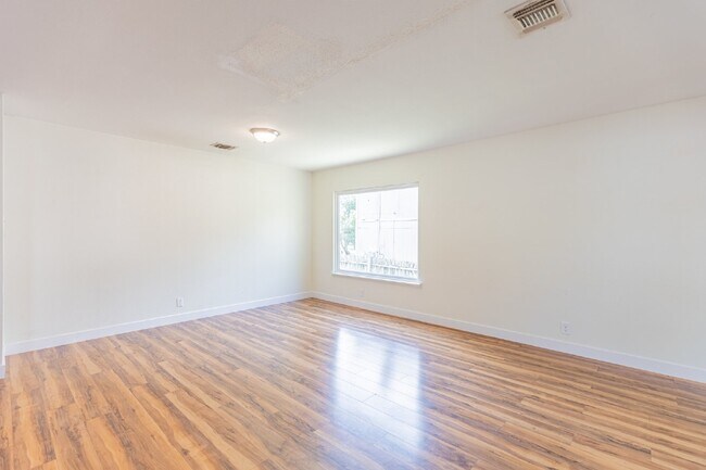 Foto del edificio - 2038 S Ellison Dr