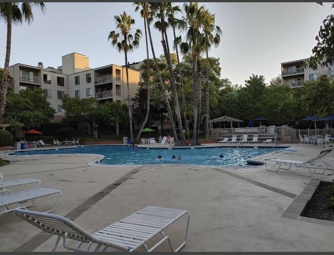 Building Photo - 340 N Civic Dr