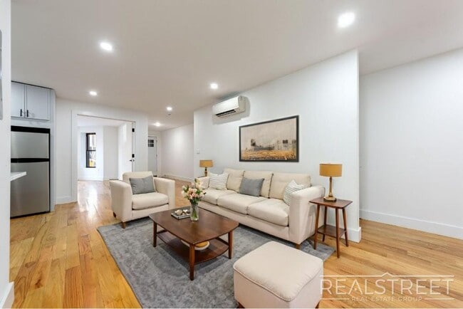 Building Photo - Jefferson