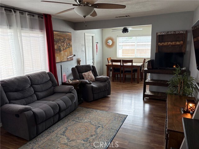 Foto del edificio - 5128 N Acacia Ave