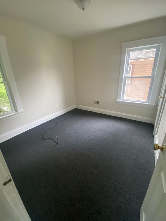 Building Photo - 3bd Single Cash Pay/Section 8