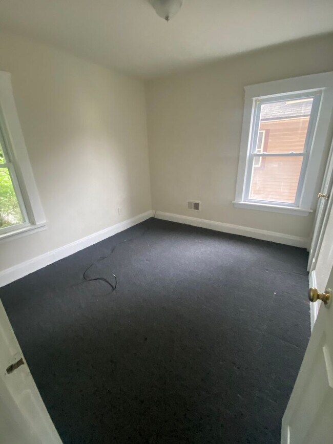 Foto del edificio - 9808 Parmelee Ave