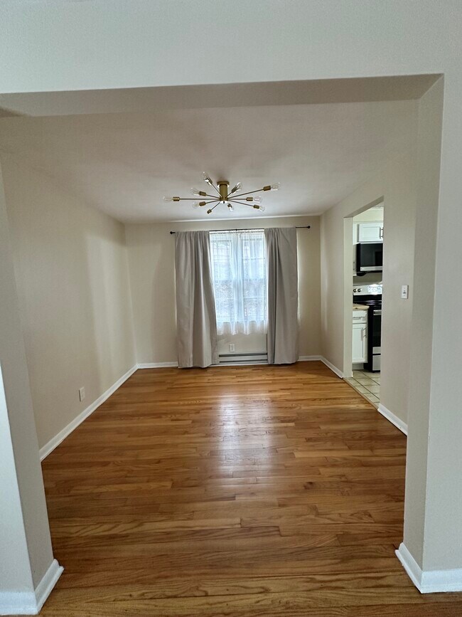 Building Photo - 2101 Bellevue Ave