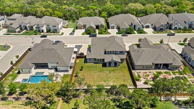 Foto del edificio - Charming Home Awaits: Spacious & in a Prime Location