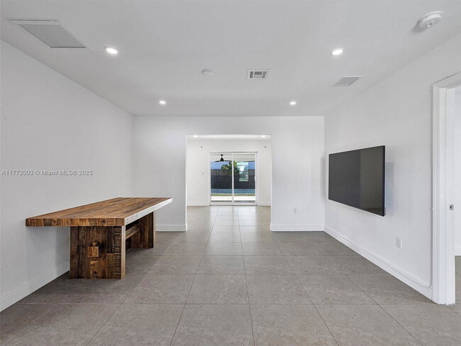 Foto del edificio - 340 NW 45th St