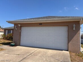 Building Photo - 829 NE 10th Ln