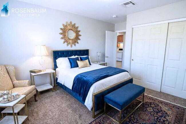 Foto del edificio - 8281 W Sandy Ln