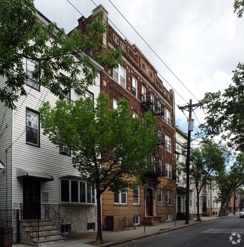Building Photo - 171-173 Van Buren St