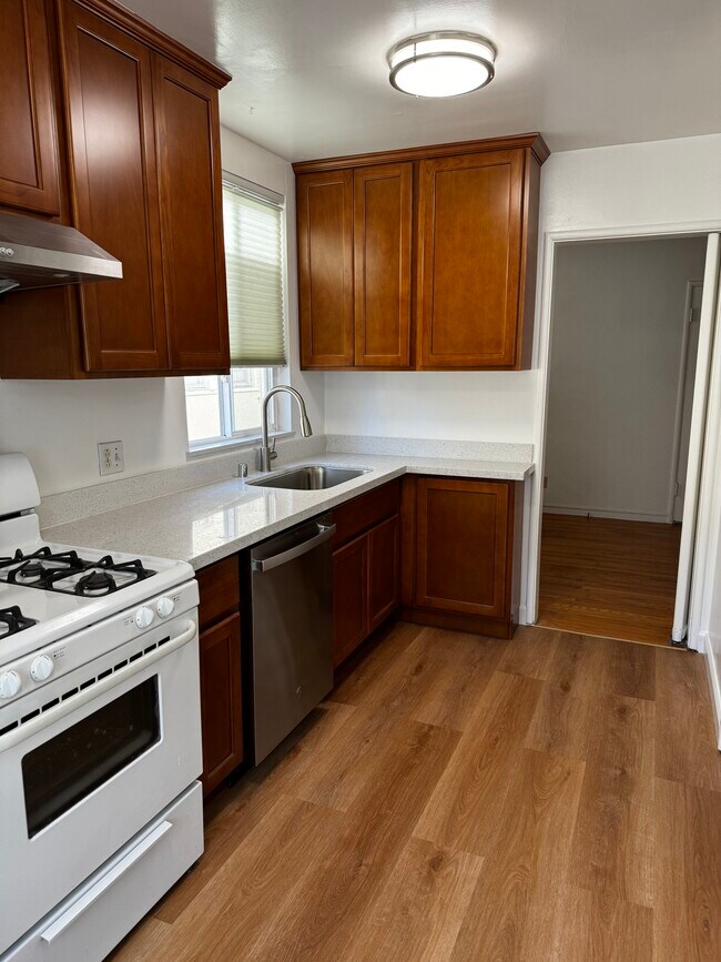 Foto del edificio - 637 Hillsborough St
